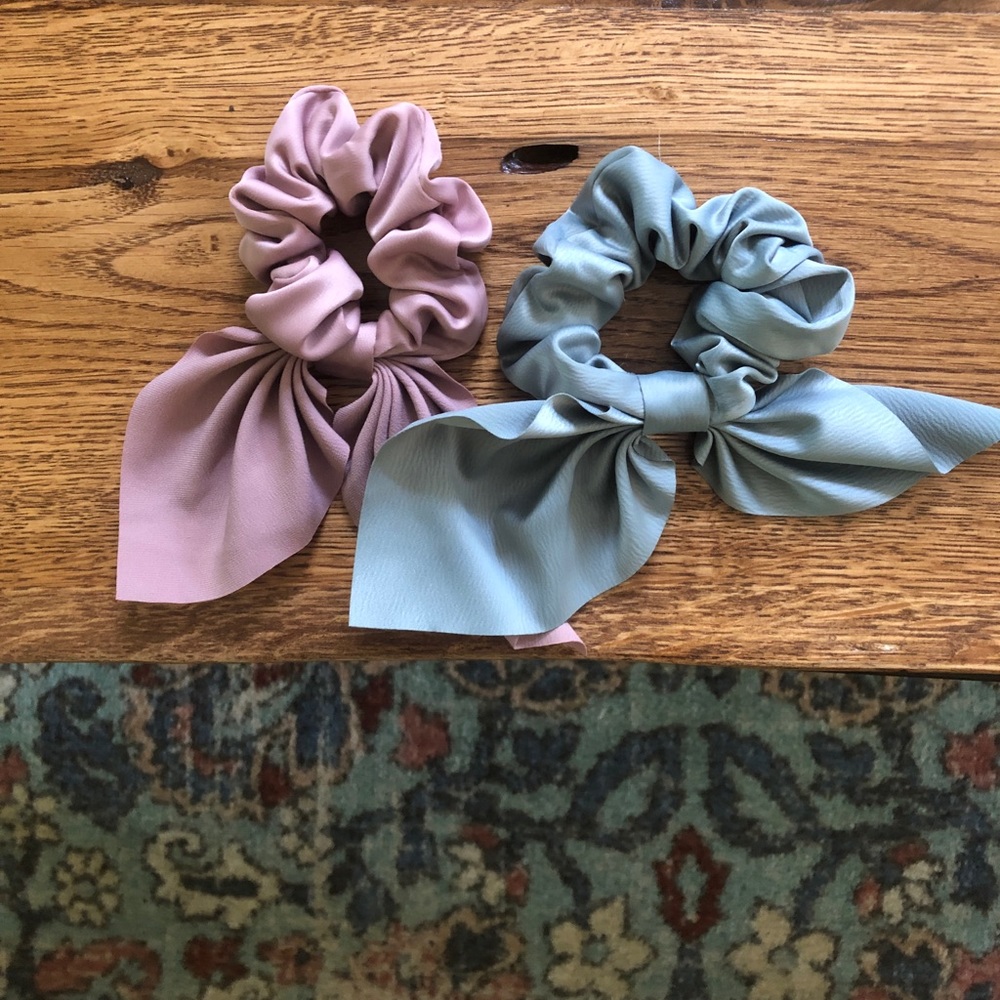 Set of two scrunchie bows